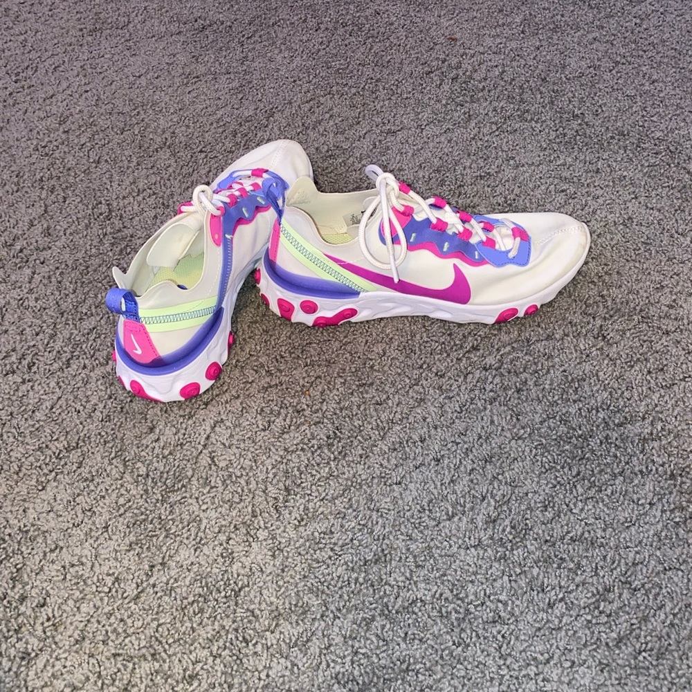 Nike react tennis shoes